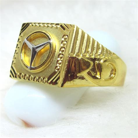 Logo ring in gold 